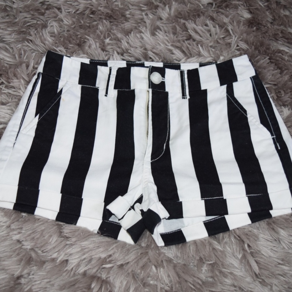 AEO Striped hi-rise shortie